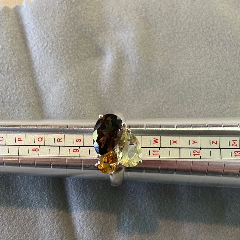 Elegant Silver Ring with Brown and Yellow Stones